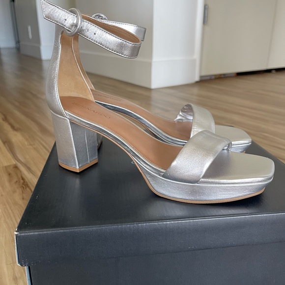 Bernardo Carla Platform Sandal Heel Silver - Picture 4 of 10